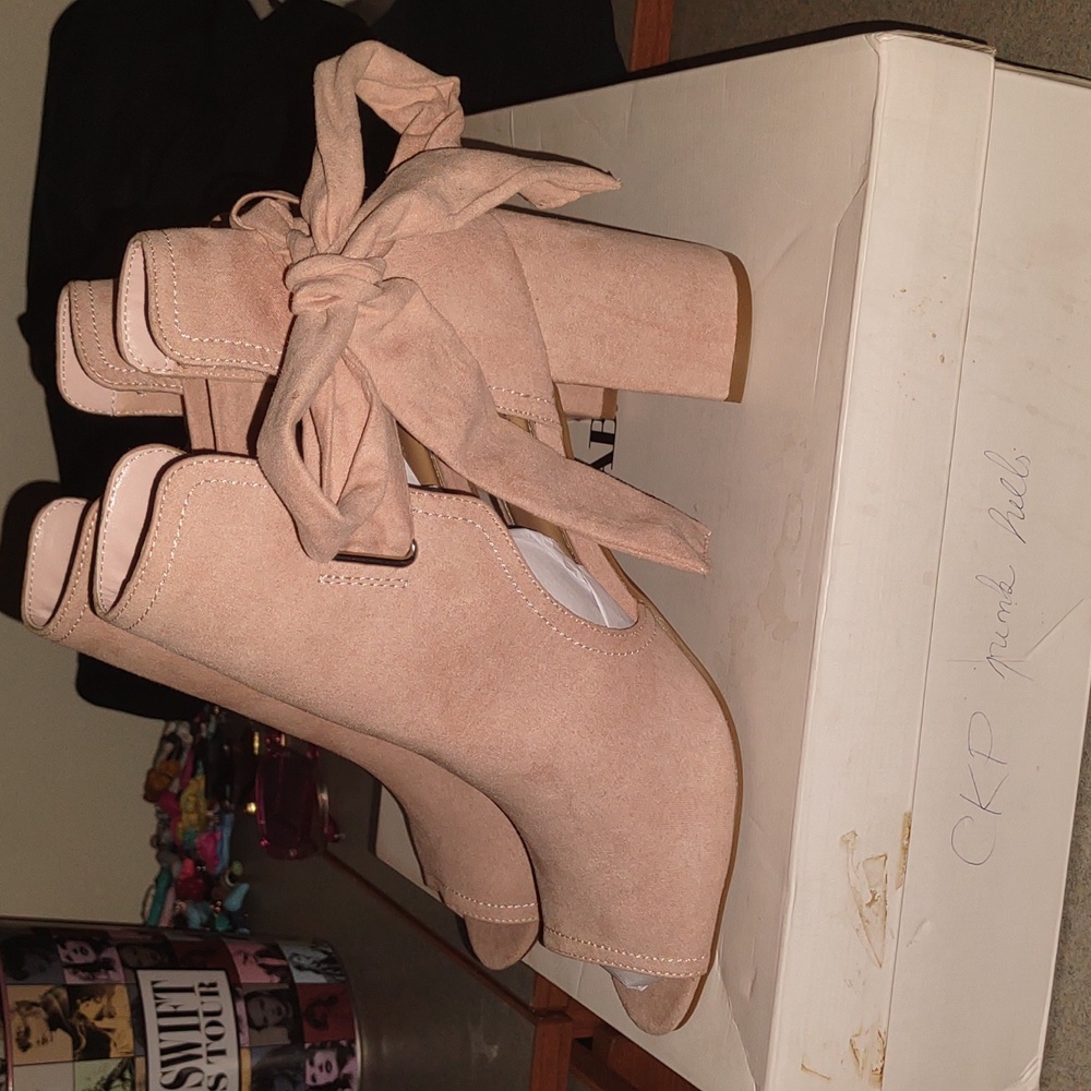 ☃️ Size 11 Just Fab Velvet Pink open toe heels with bow